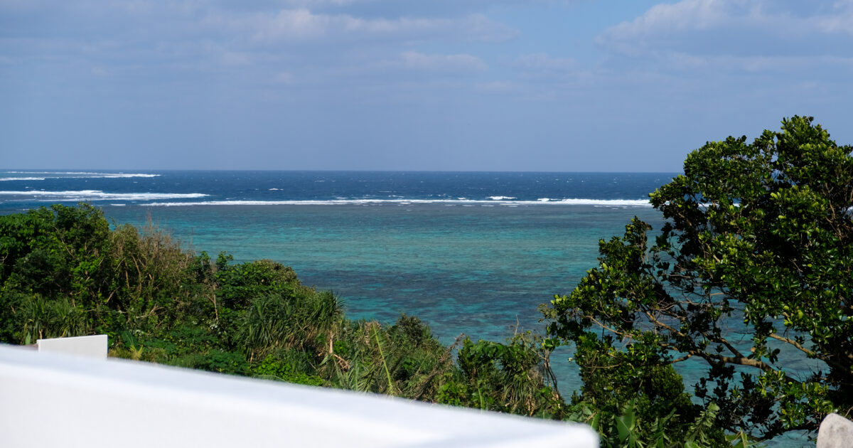 12月の晴れた石垣島の海