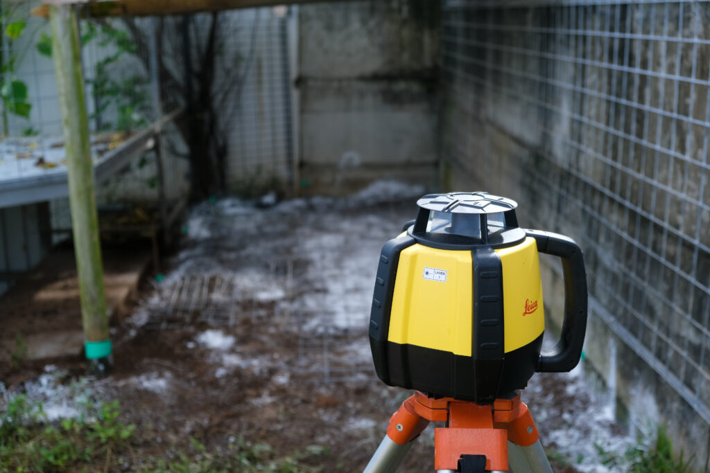 コンクリート流し込み前のヤギ小屋