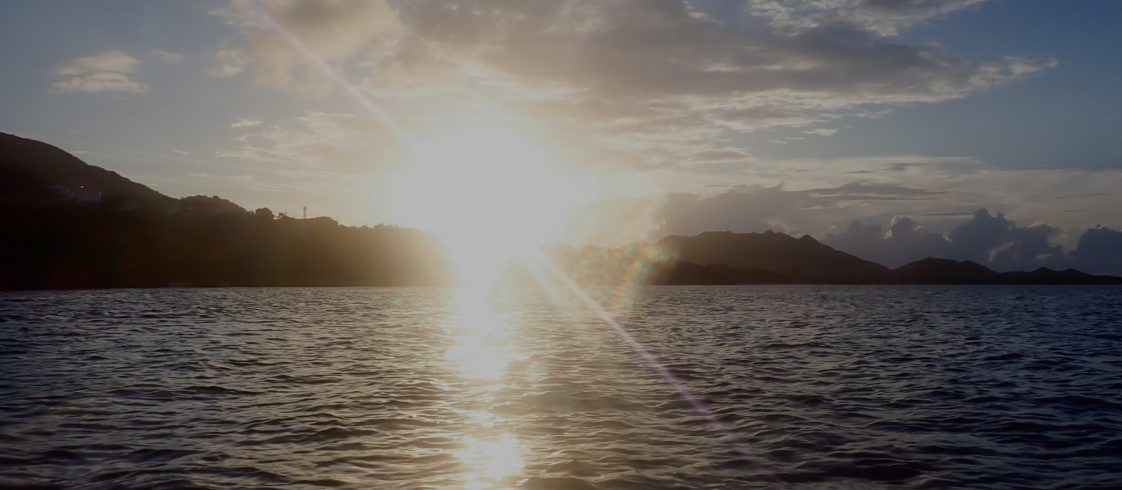 石垣島北部の海で見るサンセット